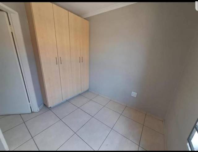 2 BEDROOM PROPERTY TO RENT IN LAKEFIELD
